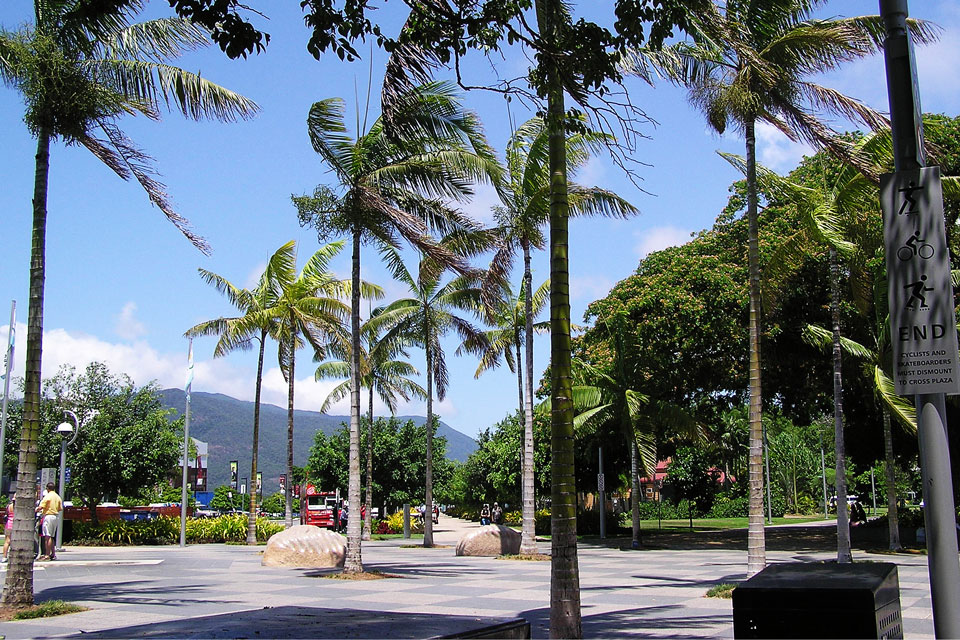 Shopping in Palm Cove at Cairns Esplanade
