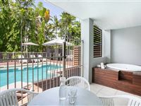 Mantra Aqueous on Port - 1 Bedroom Spa Swim Out Apartment Balcony