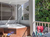 Mantra-Aqueous-hotel-room-2