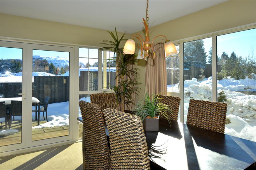 3 Bedroom Apartment Dining - Mantra Lake Tekapo