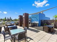 Roof BBQ Area - Mantra Quayside