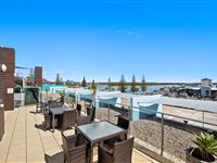 Roof BBQ Area - Mantra Quayside