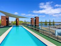 Roof Top Pool - Mantra Quayside