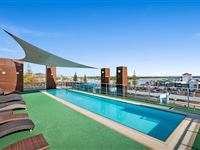 Roof Top Pool - Mantra Quayside