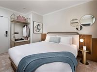 Deluxe King Bed - Mantra Terrace Brisbane