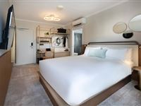 Deluxe Queen Bed - Mantra Terrace Brisbane 