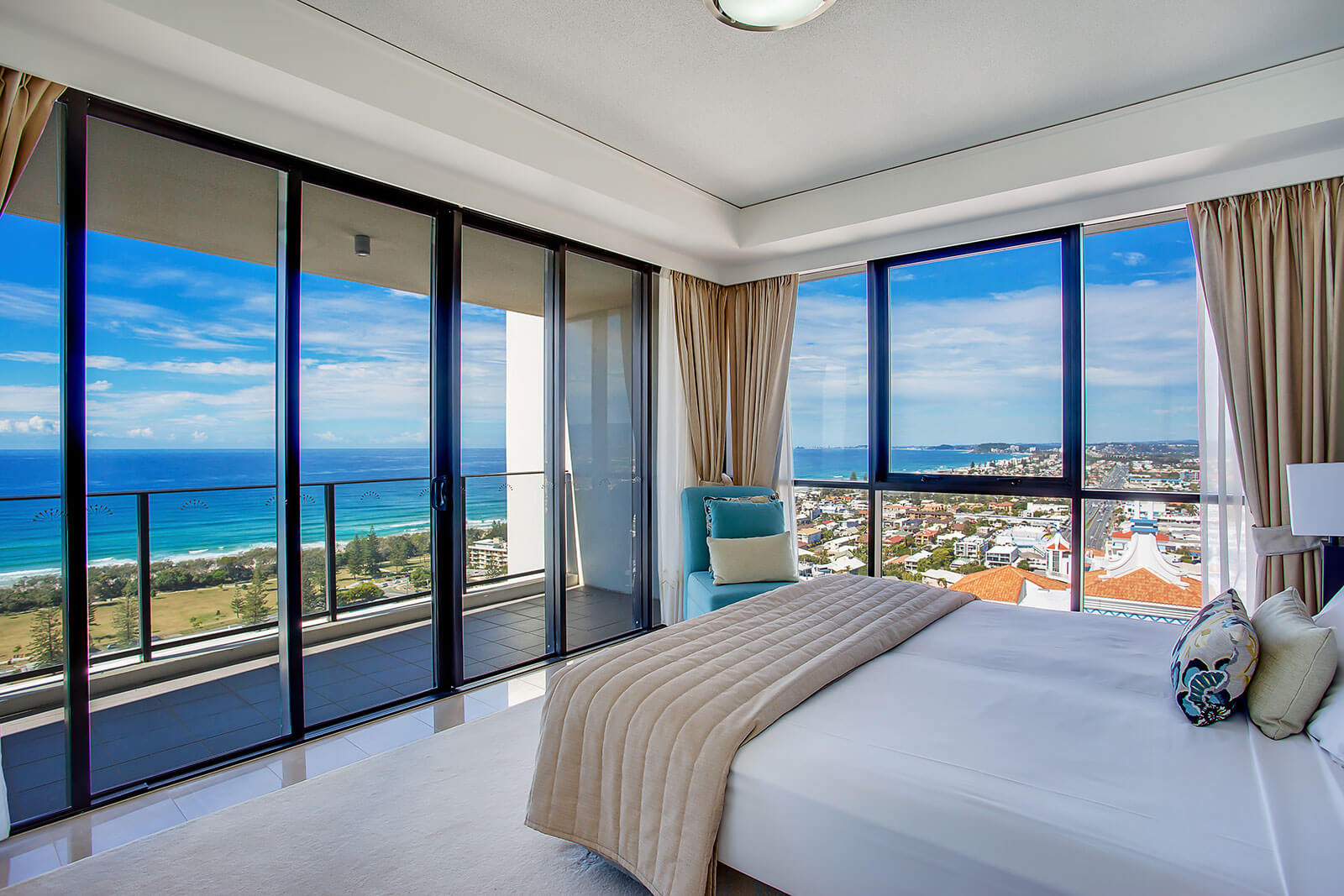 Three Bedroom Ocean Apartment at Mantra Sierra Grand, Broadbeach