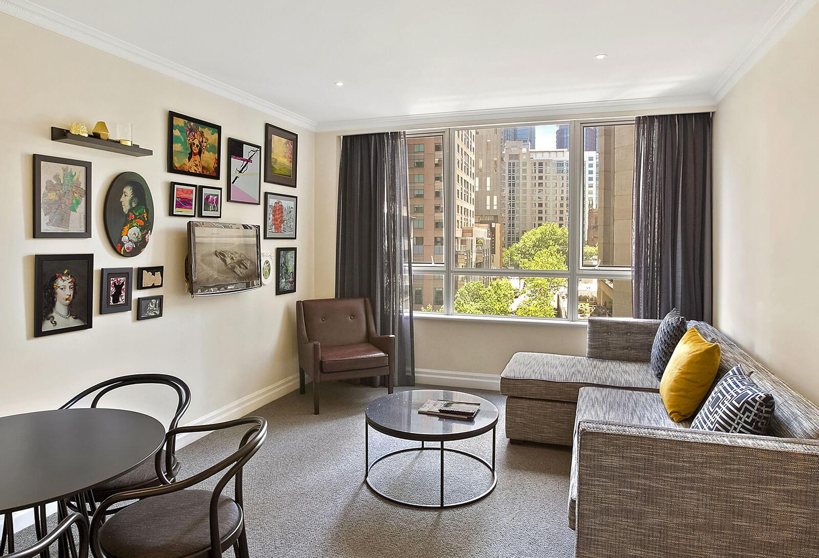 Two Bedroom  Deluxe Apartment, Mantra 2 Bond Street, Sydney